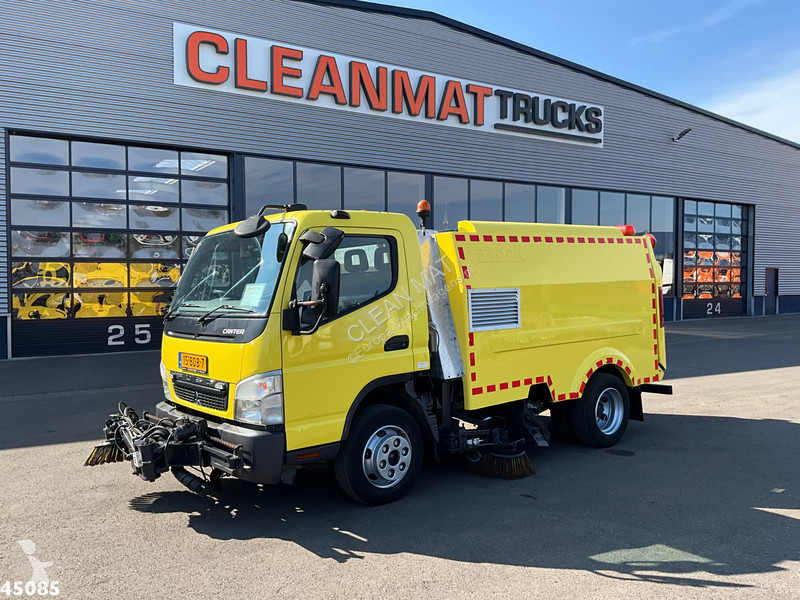 Gemeentevoertuig Mitsubishi 7C15 Brock sweeper...