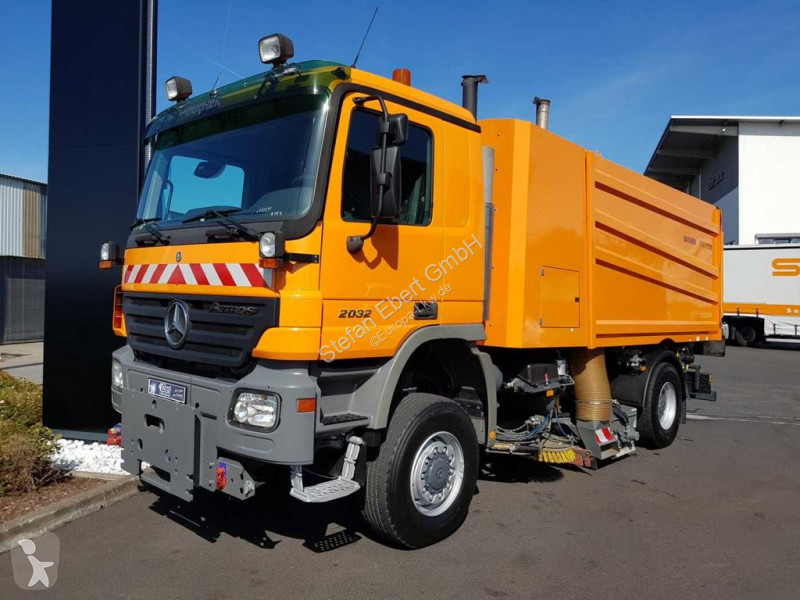 Vägmaskiner Mercedes 2032 A 4x4 Bucher STKF...