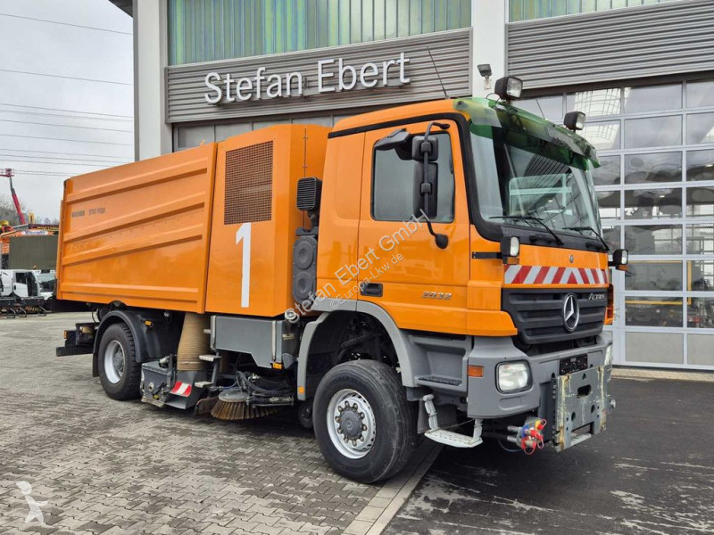 Silniční stroje Mercedes 2032 A 4x4 Bucher STKF...