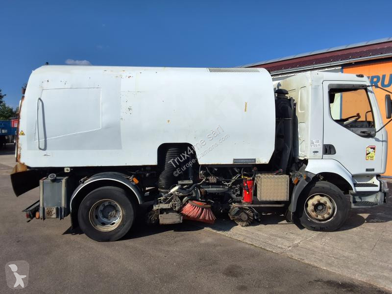 Engin de voirie Renault 220 DCI