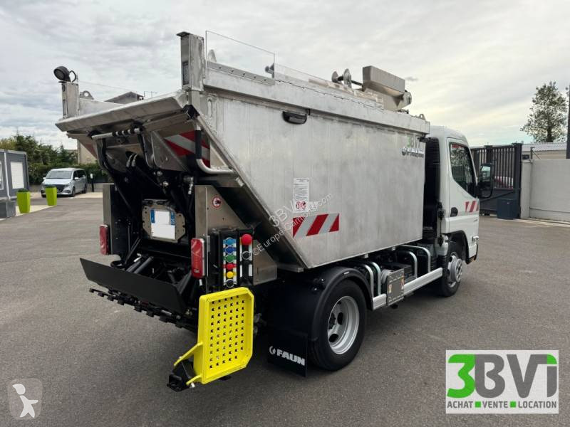 Engin de voirie Fuso