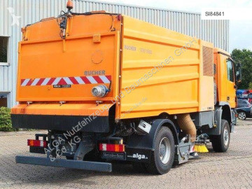 Camion balayeuse Mercedes