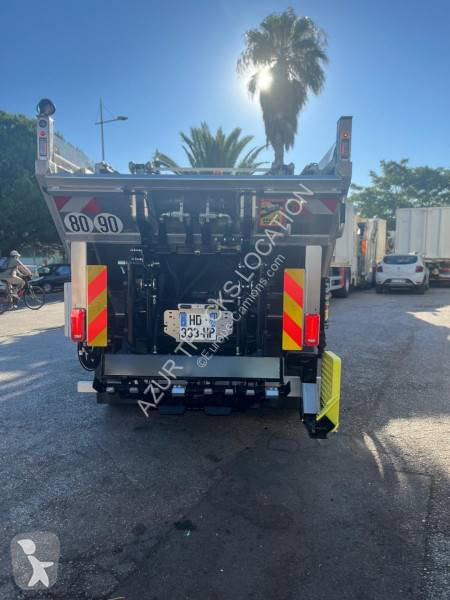 Silniční stroje Mitsubishi Fuso