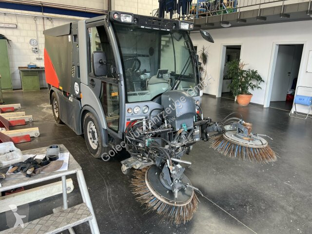 آلة لصيانة الطرق Hako Citymaster CM 2200...