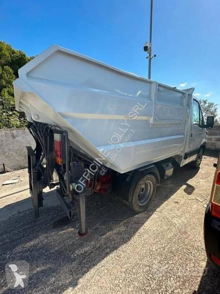 آلة لصيانة الطرق Iveco