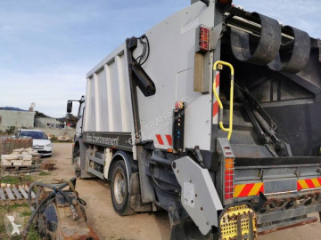Camion benne à ordures ménagères Renault