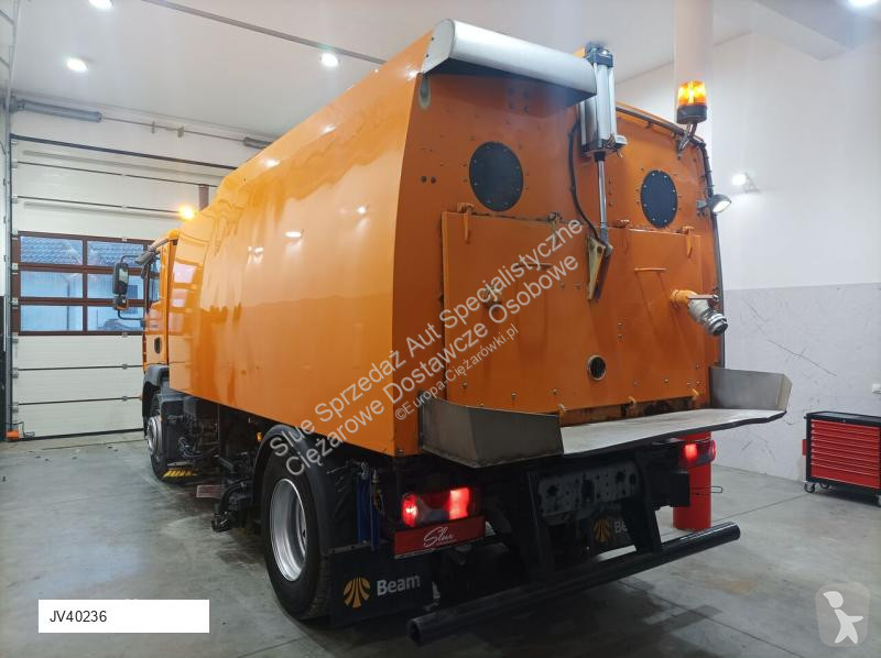 Veicolo per la pulizia delle strade MAN TGM 18.240