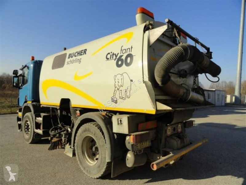آلة لصيانة الطرق Scania P 230 Bucher