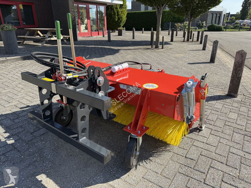 آلة لصيانة الطرق  K600-150 Veegmachine