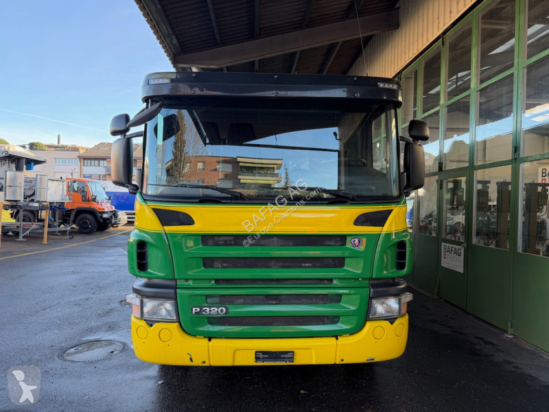 آلة لصيانة الطرق Scania p320db