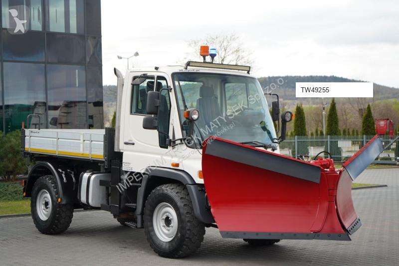 Útfenntartó-és-karbantartógép Mercedes UNIMOG...