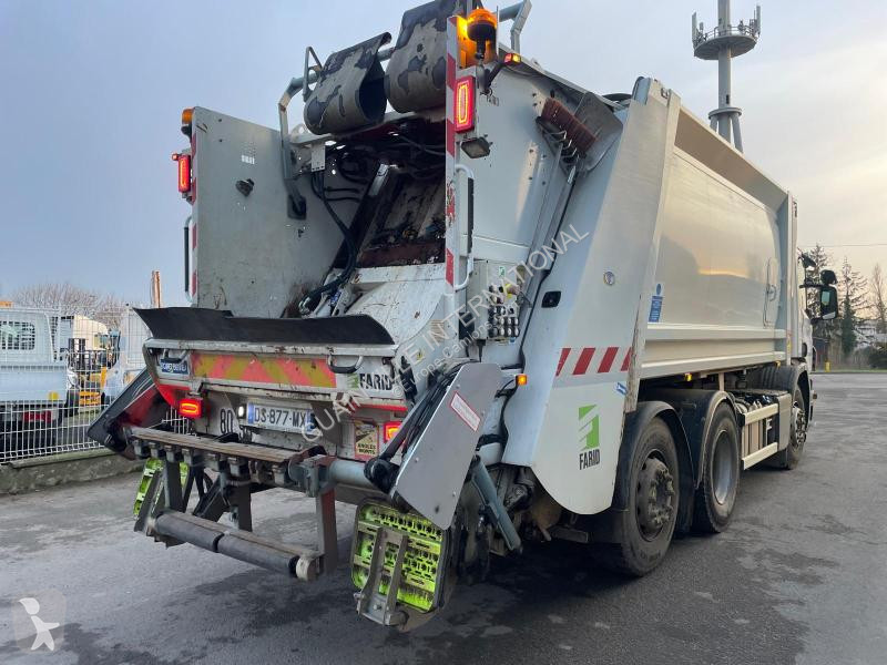 آلة لصيانة الطرق Scania 320