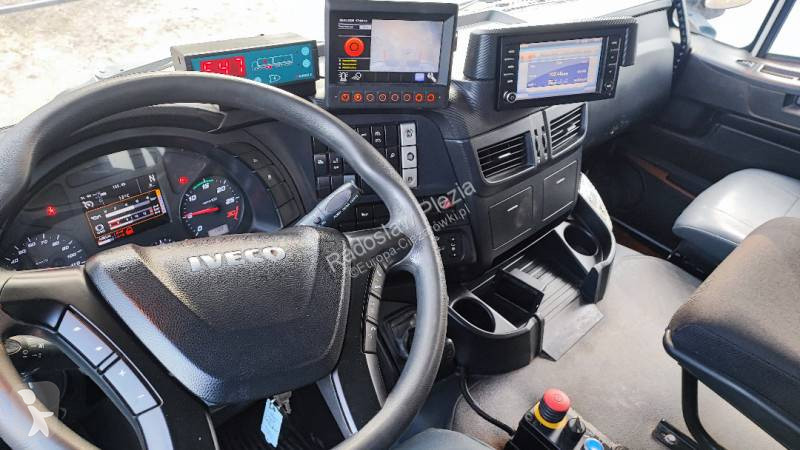 آلة لصيانة الطرق Iveco