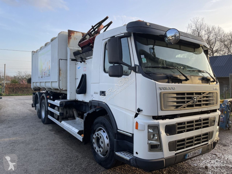 آلة لصيانة الطرق Volvo FM9 300