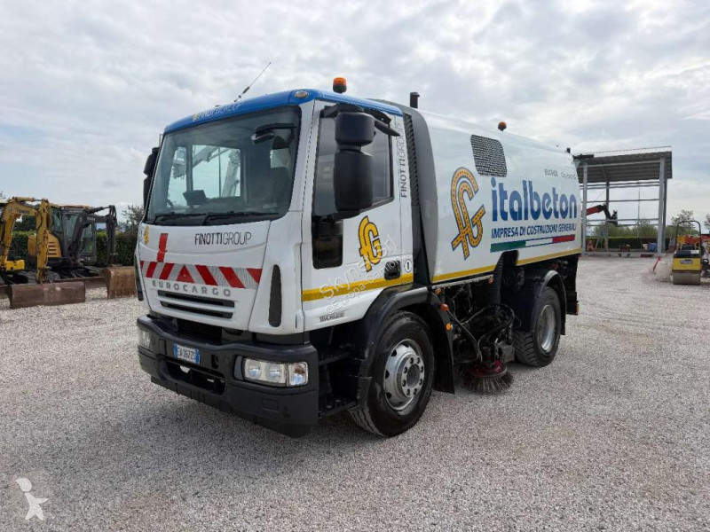 آلة لصيانة الطرق Iveco EUROCARGO 150E22