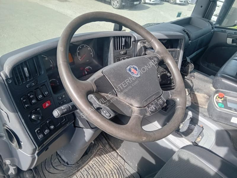 آلة لصيانة الطرق Scania 320