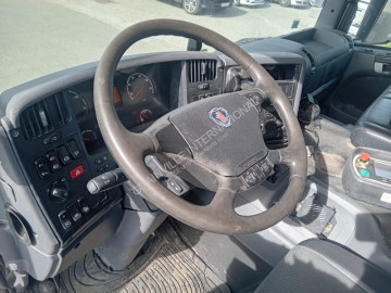 Lastbil med ske til husholdningsaffald Scania