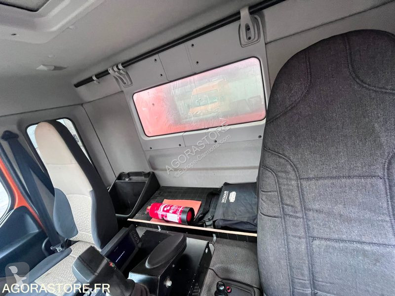 مقطورة Renault PREMIUM