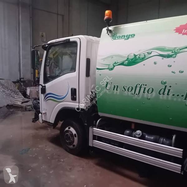 آلة لصيانة الطرق Isuzu
