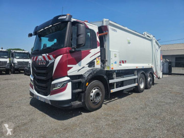 شاحنة قلابة للنفايات المنزلية Iveco
