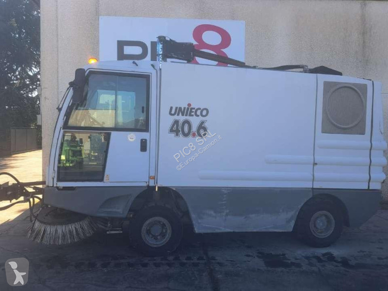 Veicolo per la pulizia delle strade Unieco 40.6T