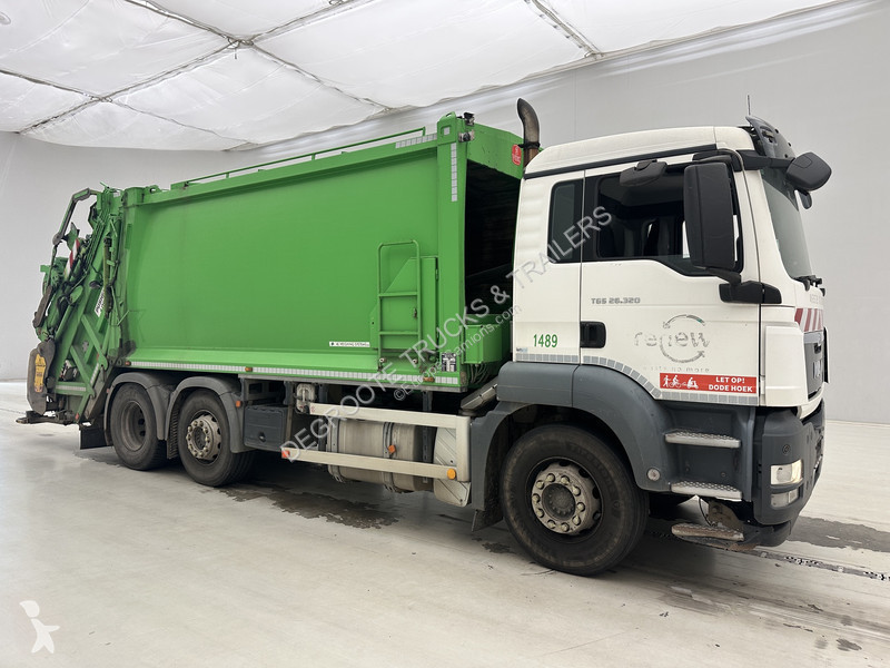 Engin de voirie MAN 26.320