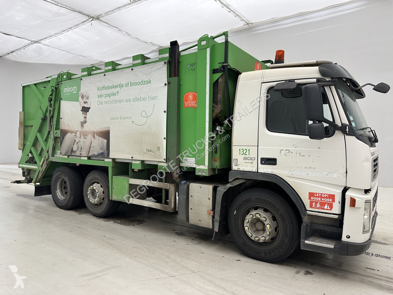 آلة لصيانة الطرق Volvo 300 - 6x2