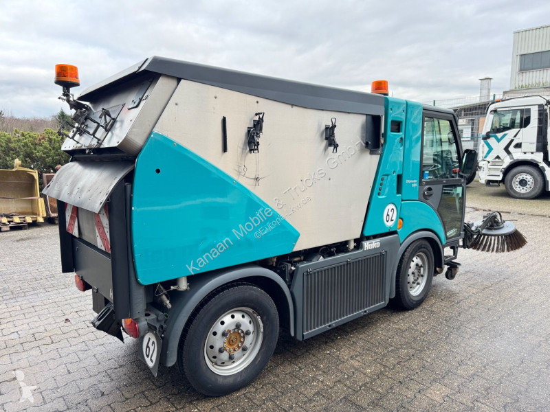 آلة لصيانة الطرق Hako 2200 Sweeper Kehrmaschine