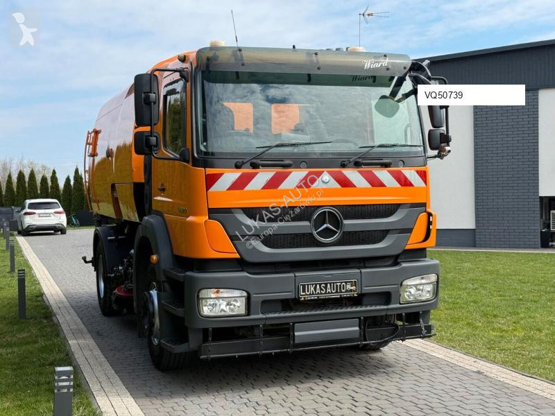 Veicolo per la pulizia delle strade Mercedes...