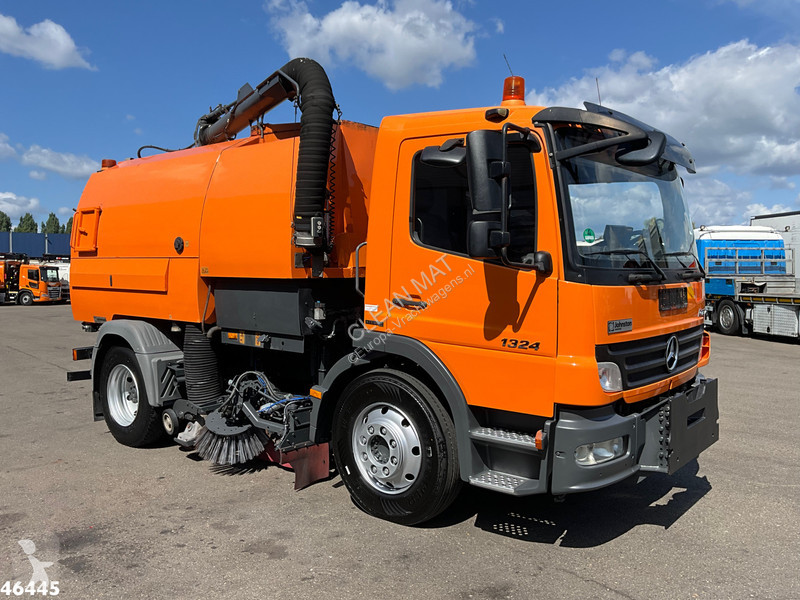 آلة لصيانة الطرق Mercedes 1324 Johnston VT 650...