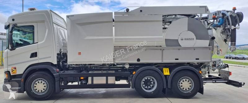 آلة لصيانة الطرق Scania