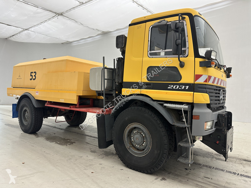 آلة لصيانة الطرق Mercedes 2031 - 4x4 -...