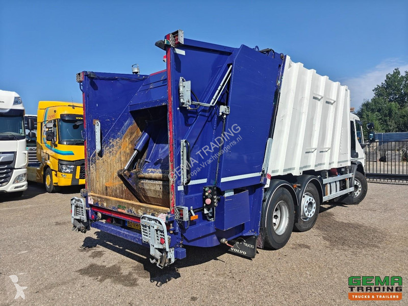 آلة لصيانة الطرق Volvo 250 6x2/4 DayCab...