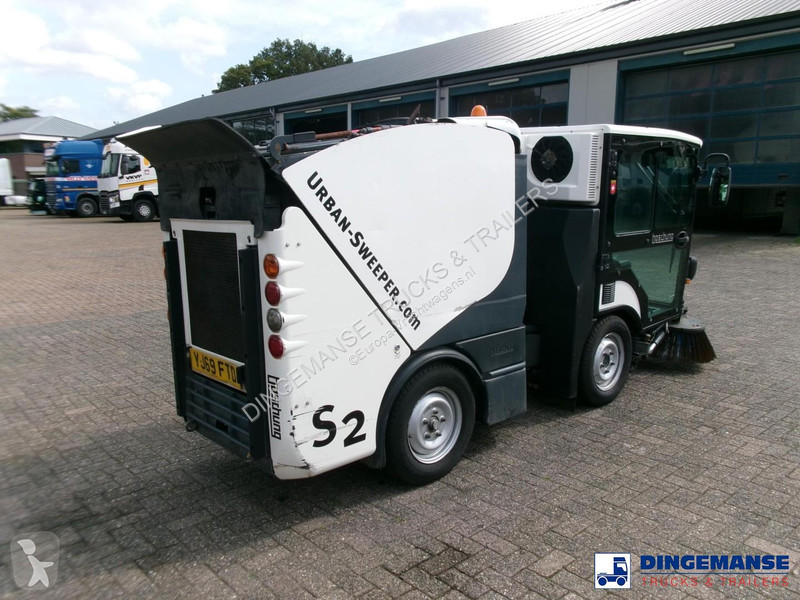 آلة لصيانة الطرق Boschung S2 street sweeper