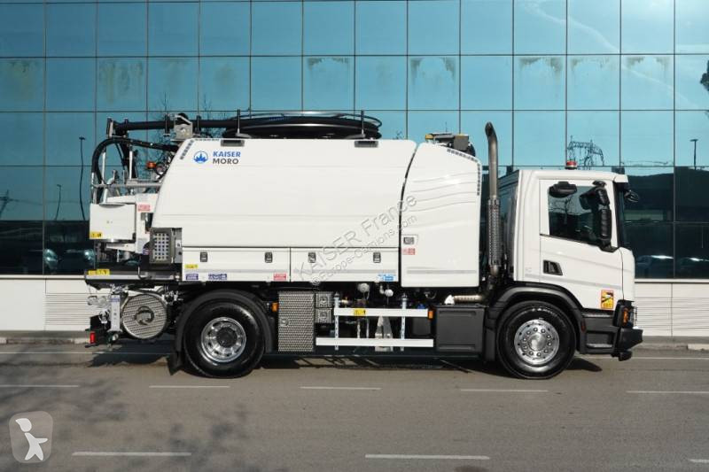 آلة لصيانة الطرق Scania