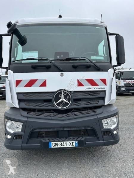 آلة لصيانة الطرق Mercedes