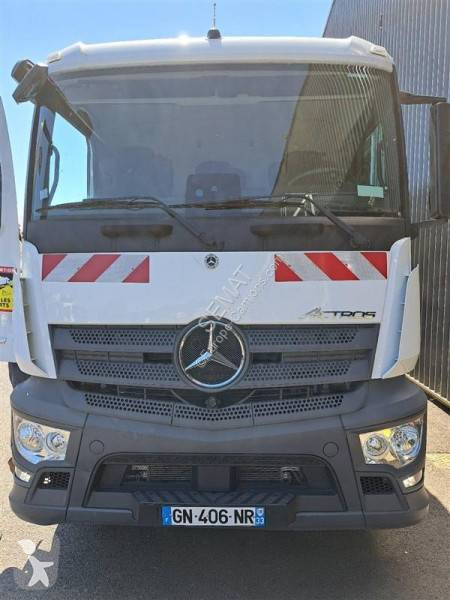 Engin de voirie Mercedes
