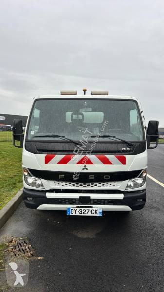 آلة لصيانة الطرق Mitsubishi Fuso