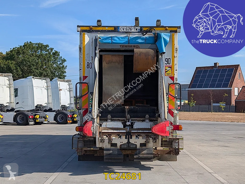 آلة لصيانة الطرق Renault 320