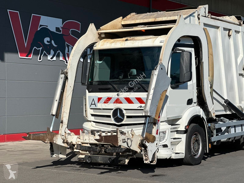 Engin de voirie Mercedes 2533 6x2 FAUN...