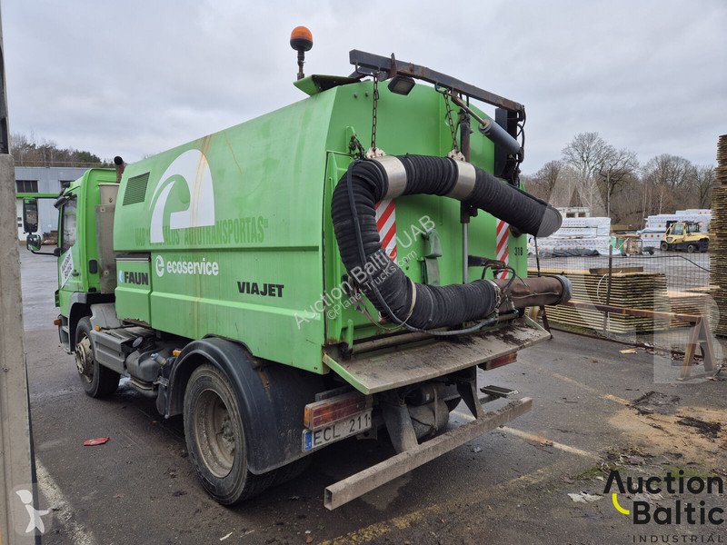Engin de voirie Mercedes 1216