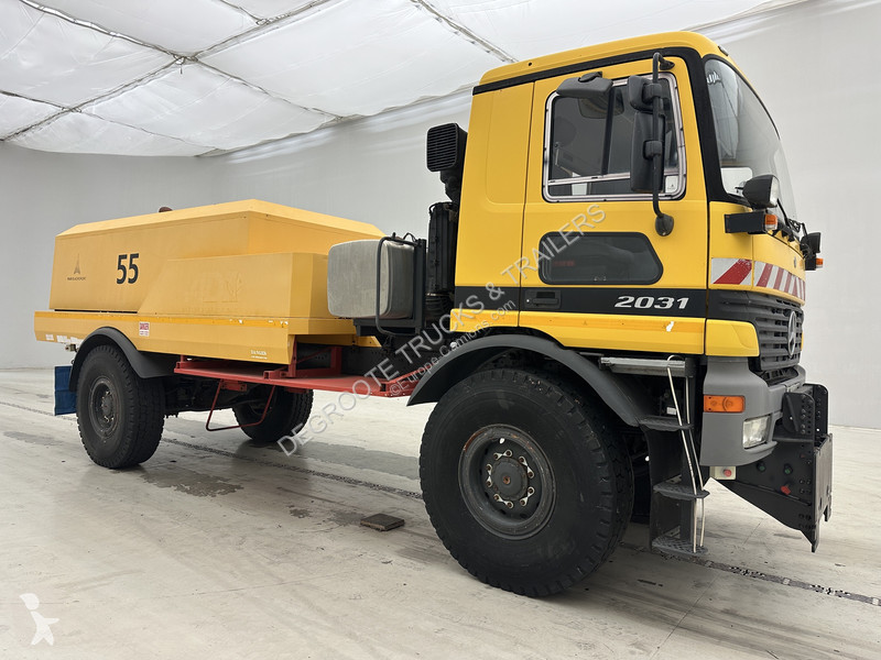 Engin de voirie Mercedes 2031 - 4x4 sneeuwruimer