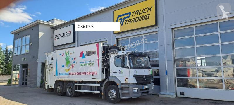 Engin de voirie Mercedes 2529