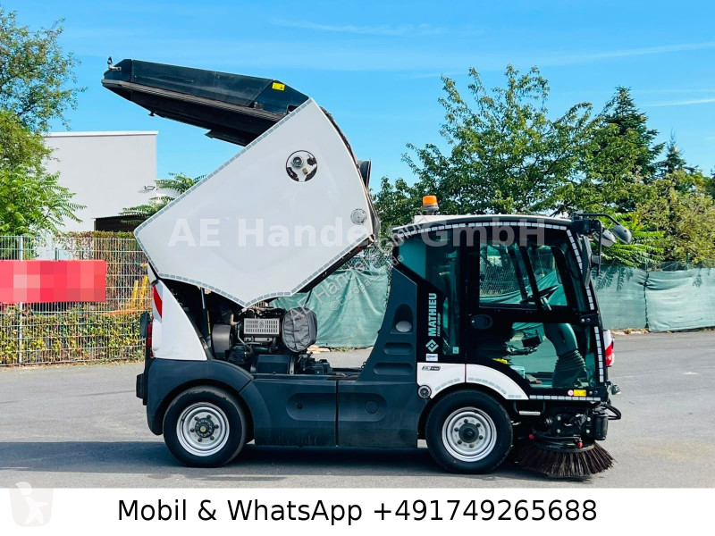 Engin de voirie  Mathieu Azura Flex MC210...
