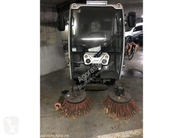 Camion balayeuse