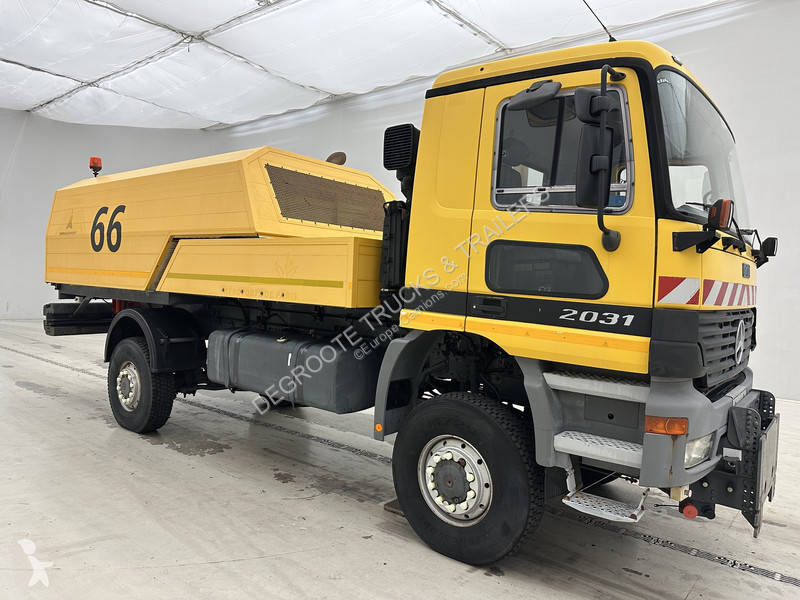 Vehículo de limpieza viaria Mercedes 2031 - 4x4...