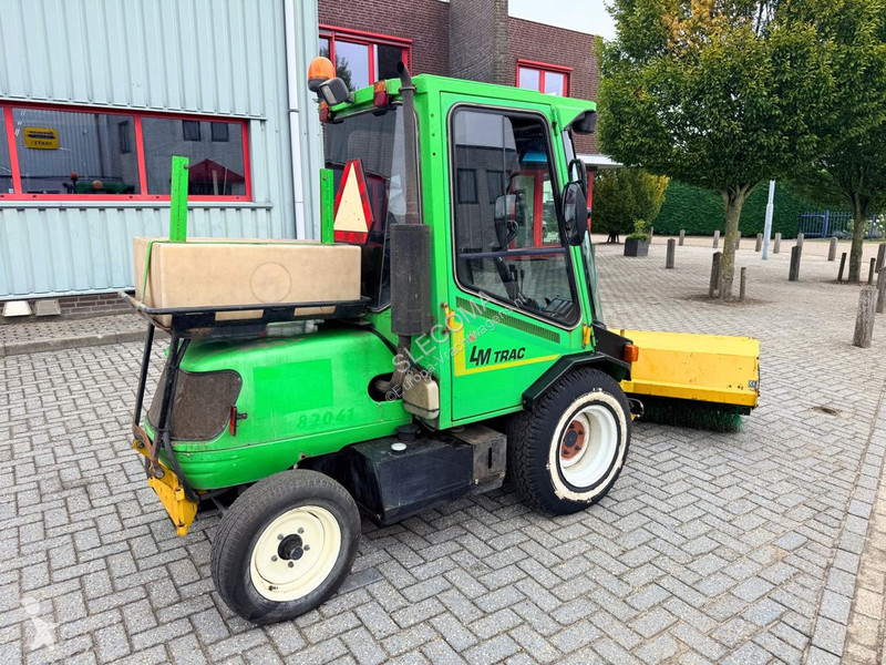 Útfenntartó-és-karbantartógép  285 Veegmachine