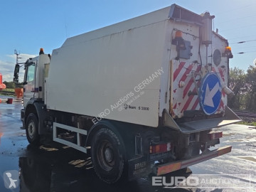 Camion balayeuse Mercedes