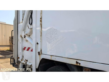 Camion de colectare a deşeurilor menajere
