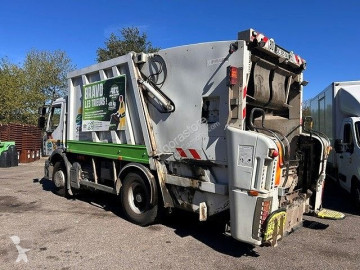Camion benne à ordures ménagères Renault